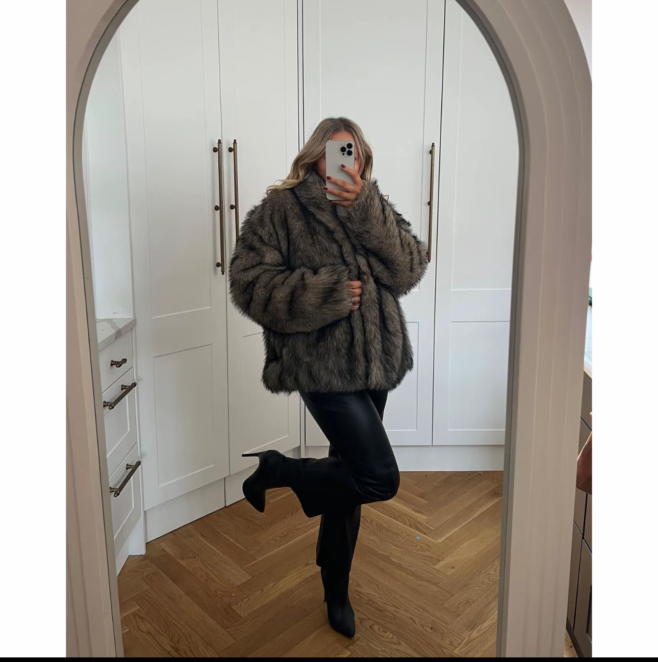 Faux Fur cropped coat.#True to size#