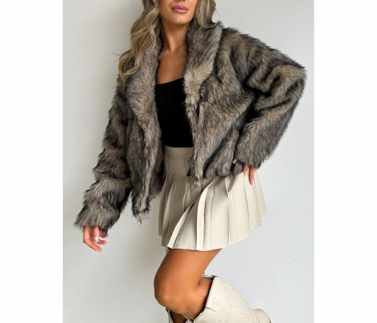 Faux Fur cropped coat.#True to size#