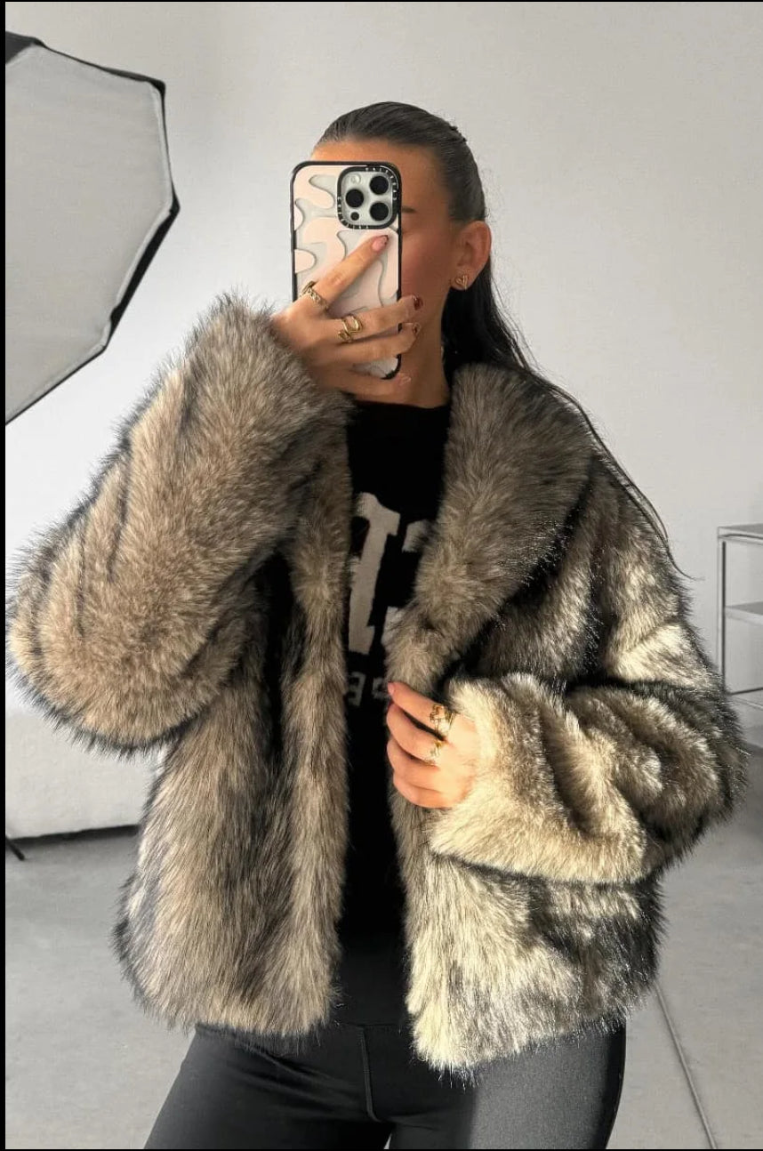 Faux Fur cropped coat.#True to size#